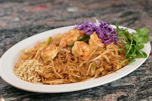 Rice noodles stir-fried with bean sprouts & green onions, in a Slightly sweet & spicy sauce, topped with peanuts & cilantro with your choice of meat.