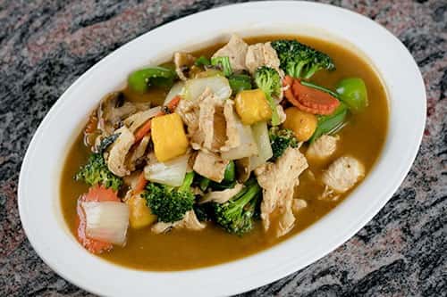Chili jam, broccoli, onion, bell pepper, carrot, mushroom, & mango with your choice of meat.