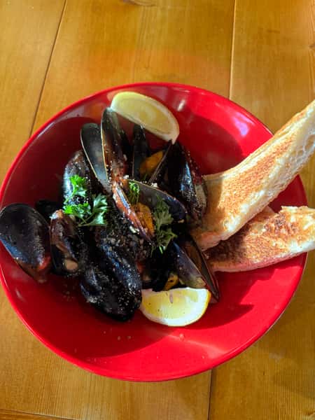 Black Pepper & Garlic Mussels