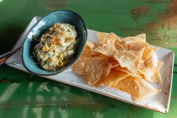 Spicy Artichoke Dip with Chips