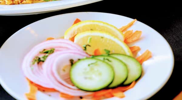 Raw Onion & Green Chili with Lemon