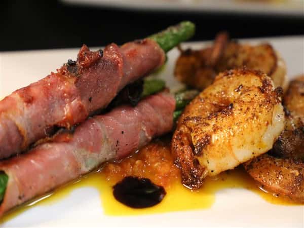 asparagus wrapped in prosciutto with scallops