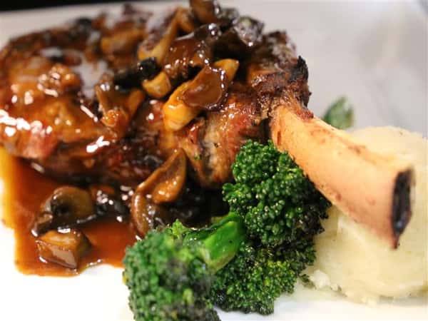 ribs with broccoli and mashed potatoes