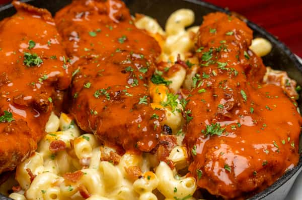 mac and cheese with buffalo sauced meat