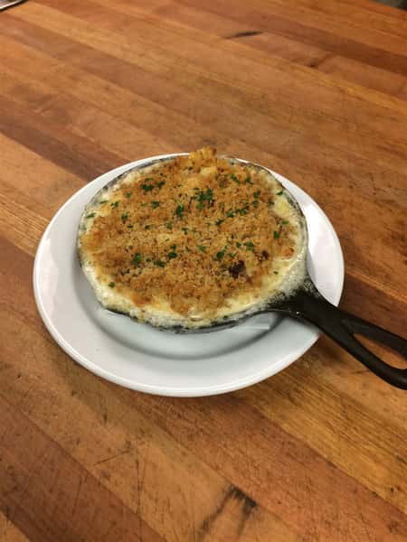Baked Mac and cheese topped with breadcrumbs in a skillet