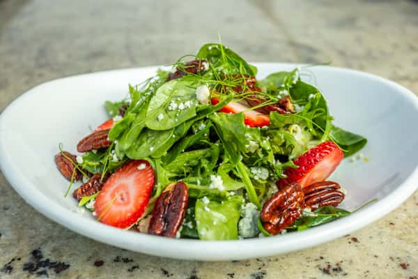 Bloomsdale Spinach & California Strawberry Salad