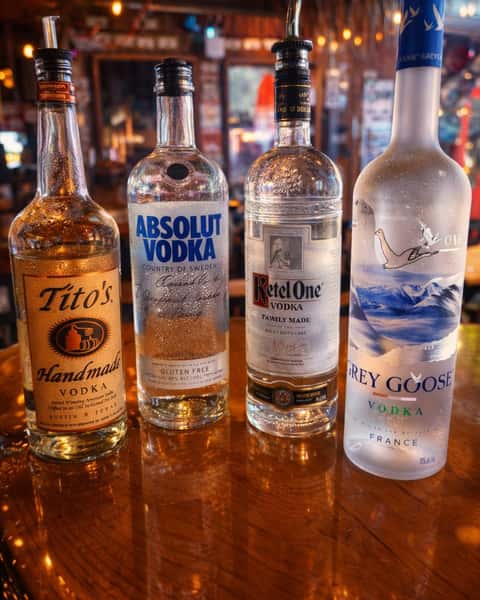 🍸🎉 IT'S NATIONAL VODKA DAY! 🎉🍸
Celebrate with us today and enjoy $1 OFF ALL VODKA DRINKS! 🍹
🎶 TODAY'S LIVE MUSIC LINEUP 🎶
🎸 Joey Kirkland • 12–4 PM 🎤 TBA • 5–8 PM
Grab your favorite vodka drink, enjoy some great food, and spend the day with live music! 🍸🍻🎶