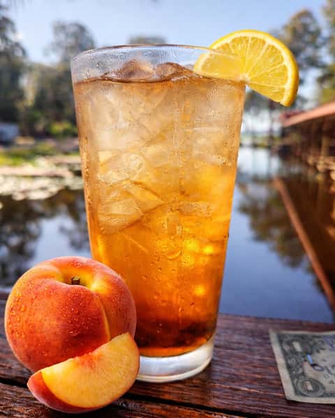 🍹🌸 SWEET TEA SPECIAL TODAY! 🌸🍹
Enjoy $1 OFF Sweet Tea drinks all day! 🙌
🎶 LIVE MUSIC TONIGHT 🎶
🎸 Rev Mike • 4–8 PM
Come grab a Sweet Pea, enjoy some great food, and hang out with us for live music! 🍹