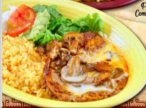 Pollo Compadres: Chicken strips grilled with onions, spinach and mushrooms covered with melted cheese.