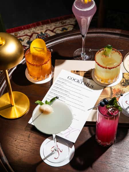 We have a cocktail for every tastebud 🍸With 28 signature cocktails & martinis on our drink menu, we guarantee you’ll fall in love with one or more of our cocktails.
#thekennedyhouston