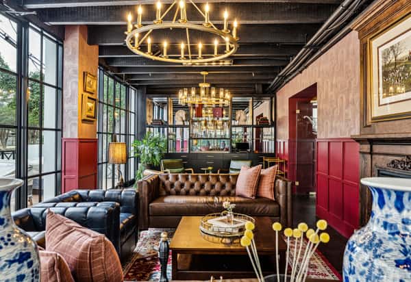 Cheers to the weekend 🥃 Dine & drinks with us on the last Saturday of 2025. Live piano from 6:30PM-9:30PM & DJ @dangelo_grajales from 10PM-Late.