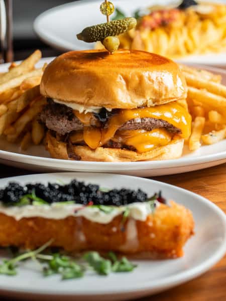 Next-level bites: Wagyu smash burger and mozzarella stick topped with caviar—because why not? 🍔🍸