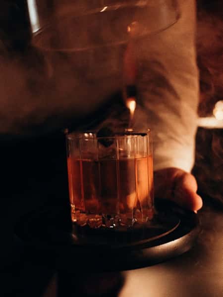Friday nights in the city go like this 🍸✨ Join us for live music tonight from 6:30PM-9:30PM & late night cocktails + tunes from 10:00PM -2:00AM