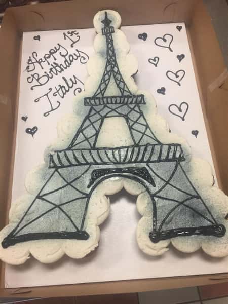A cake with the Eiffel tower drawn on it