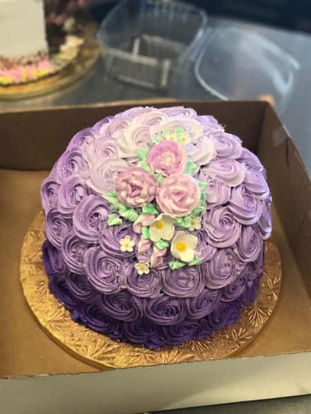 Cake with decorative flowers on top