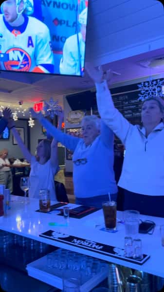 Tuesdays are for BINGO!! Music Bingo every Tuesday at Popeis! Starts at 6pm š¶
Also every Tuesday:
- 2 for $5 Tacos (in the bar)
- 1/2 off classic margaritas (in the bar)
- All You Can Eat - crab legs shrimp & ribs! (whole restaurant)
#popeiscoram #popeisyum #lieats #lifoodie #tuesdayspecials