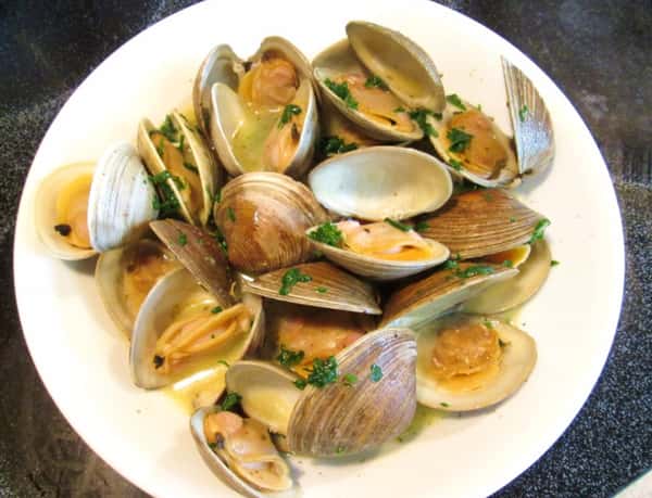 Steamed little neck clams