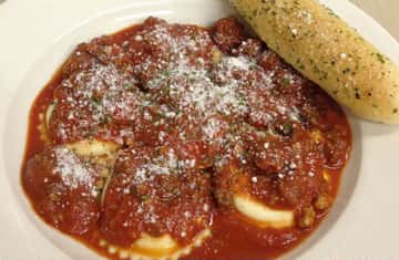Cheese Ravioli w/ Meat Sauce & Breadstick