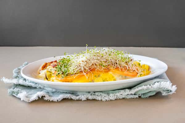 veggie omelette breakfast