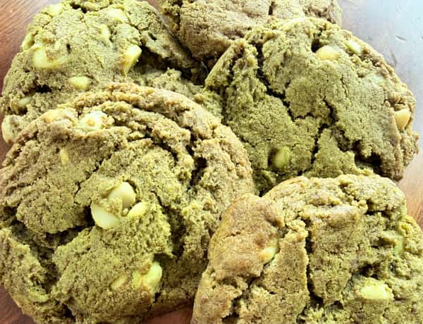 WHITE CHOCOLATE MACADAMIA MATCHA