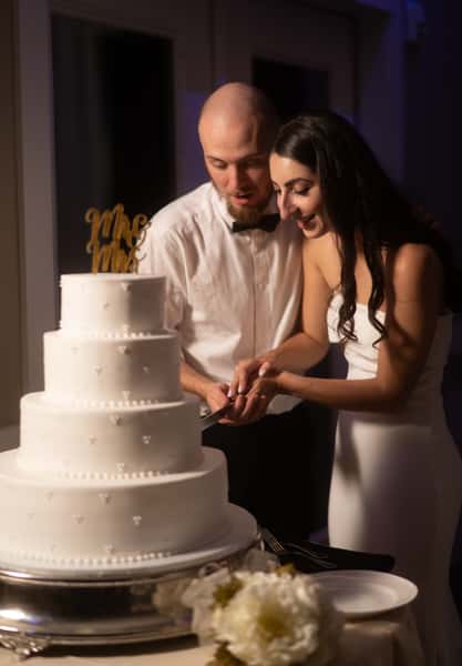 Bride & Groom Cutting Cake 2022