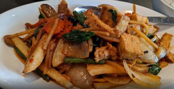 (47) Sweet Basil Delight - Fresh string beans, carrot, onions, shredded bamboo shoots and jicama with sweet basil leaves. Your choice of chicken, pork, beef or tofu.