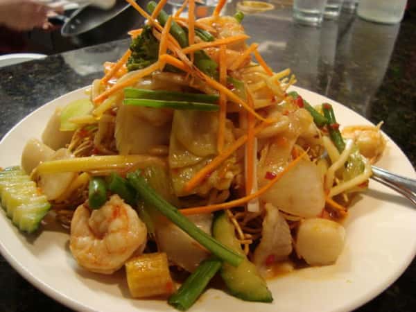 (24) Crispy Egg Noodles