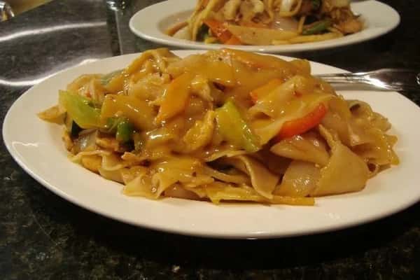 (28) Noodles Delight