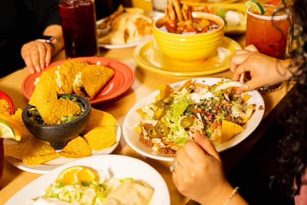 IMAGE OF CUSTOMER ENJOYING FOOD 