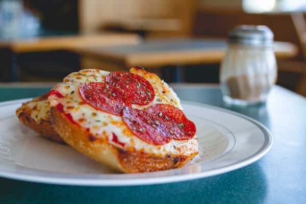 Amazing and freshly baked pizza bagel