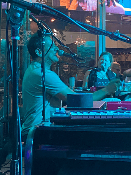 Dueling Piano