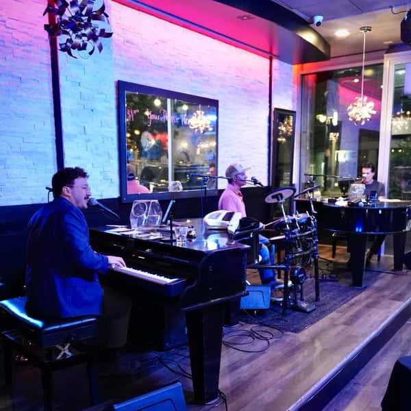 pianos