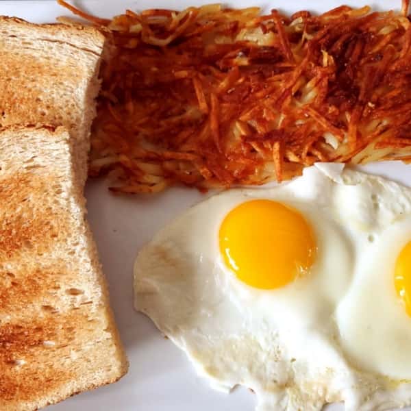 Hashbrowns, toast & Eggs