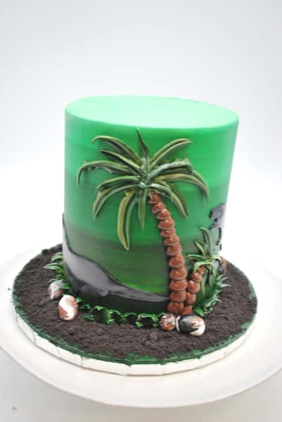 buttercream piped palm tree and beach