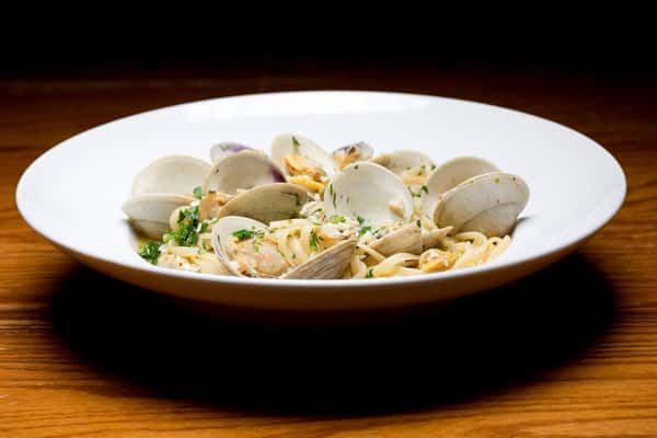 Linguine Vongole (red or white)