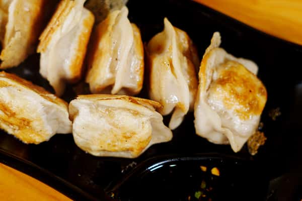 Pan-Seared Pork & Shrimp Dumplings 烧猪肉和虾 Masa de camarones - FRITO