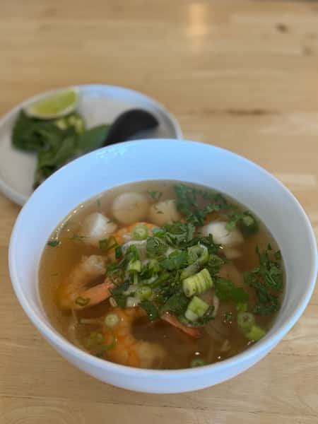 Seafood Pho (pho de mariscos)