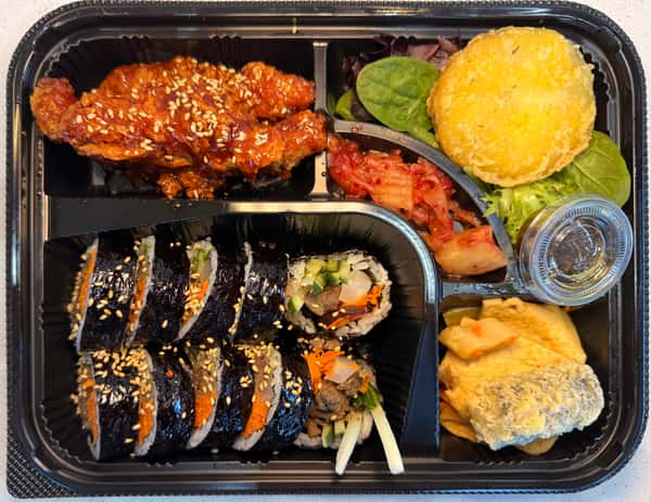Sweet & Spicy Chicken Lunch Box + bottle water