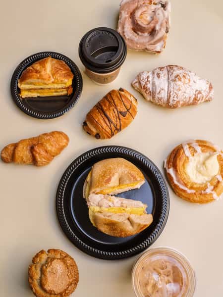 The hardest part of breakfast? Deciding between sweet and savory. 🥐☕️ Good thing you can have both at Henri’s.