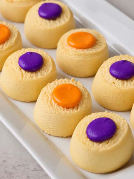 Halloween is looking extra SWEET at Henri’s! 🎃💜🧡 Our Halloween Shortbread Cookies are dressed for the occasion and ready to make your spooky celebrations a little more delicious!
Pre-orders are officially OPEN TODAY! 👻 Head to henrisbakery.com to place yours!