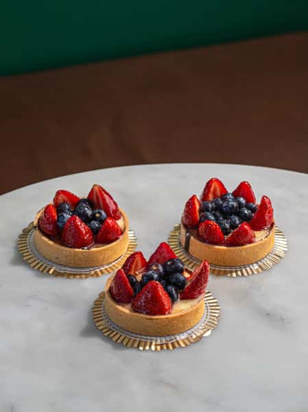 Berry sweet, buttery crisp. 🫐🍓 Meet our French Fruit Tart.