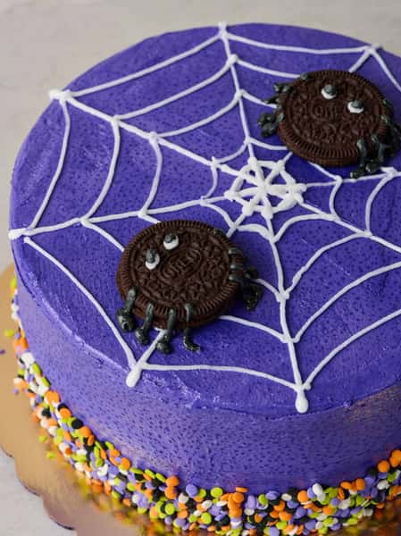 Spooky season is getting sweeter at Henri’s! 🕷️💜 Our Purple Spider Cake is almost here, and preorders officially open October 21. Save the date and get ready to celebrate Halloween the Henri’s way! 🎃