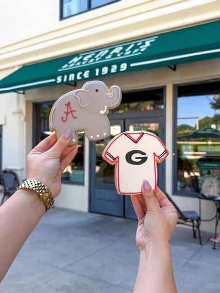 WAKE UP, IT’S GEORGIA GAMEDAY!!! 🏈🐶❤️
Whether you’re heading to Tuscaloosa or watching from home, make Henri’s part of your game day lineup!
LET’S GO DAWGS!!! ❤️🖤