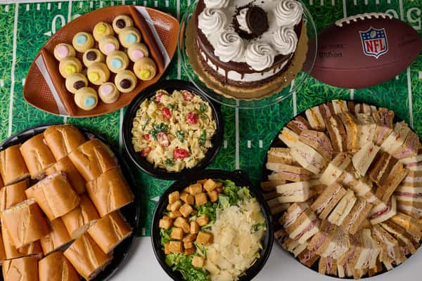 Football Sunday + Braves playoff baseball = the perfect excuse for a Henri’s sandwich tray. 🏈⚾️🥪 Place your catering order and let us handle the game day spread!