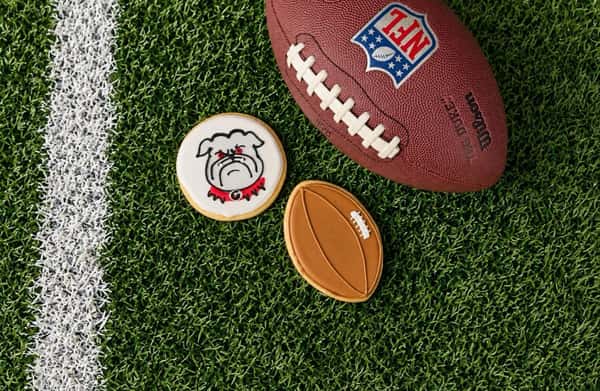 Game day mornings start at Henri’s! 🏈☕️

Grab your breakfast, coffee, and game day treats before cheering on the Dawgs. ❤️🖤 #GoDawgs