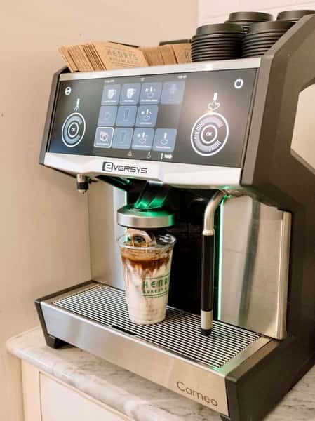 National Coffee Day at Henri’s just makes sense. ☕️🤎 Grab your favorite, add a pastry (obviously), and make your morning a little sweeter!