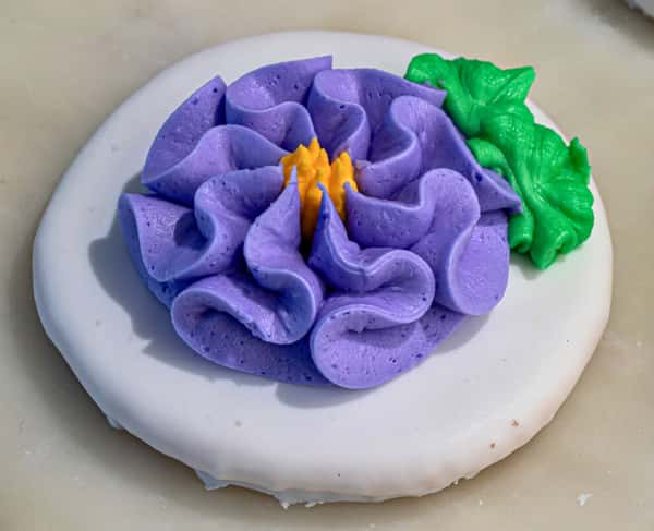 Poured Flower Cookies