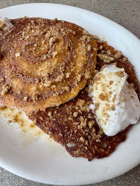Chia Cinnamon Bun Pancakes