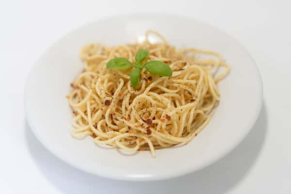 Calling all pasta lovers! Our Spaghetti aglio is a game changer. 🍝🔥 This dish features perfectly cooked spaghetti tossed in a heavenly mix of garlic, olive oil and red pepper flakes. It's simple, it's classic, and it's absolutely delicious! Come try for yourself and see why it's a Caffè Ethos favorite. #SpaghettiAglio #CaffèEthosDelights #PastaPerfection 😋