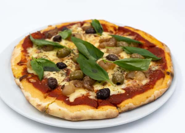 Experience an explosion of flavors with our popular Oliva! 🍃🧀 With a delicious mix of olives, red onions, mozzarella, parmesan and basil, this dish is a favorite amongst our customers. Don't just take our word for it; come try it for yourself and see why everyone's in love with Oliva. #CaffèEthosDelights #LoveForOliva 😋